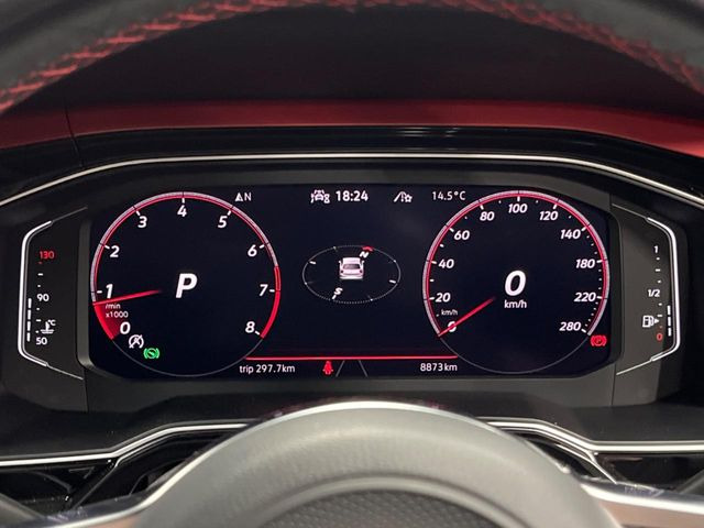 ���A�N�e�B�u�C���t�H�f�B�X�v���C:�S�̂��t���p�l���ƂȂ��Ă����i�I�ȃ��[�^�[�p�l���B�ʏ�̃X�s�[�h���[�^�[�Ƃ��Ă̋@�\�͂������A�i�r�E�I�[�f�B�I�@�\�̊m�F�E������ł��܂�!