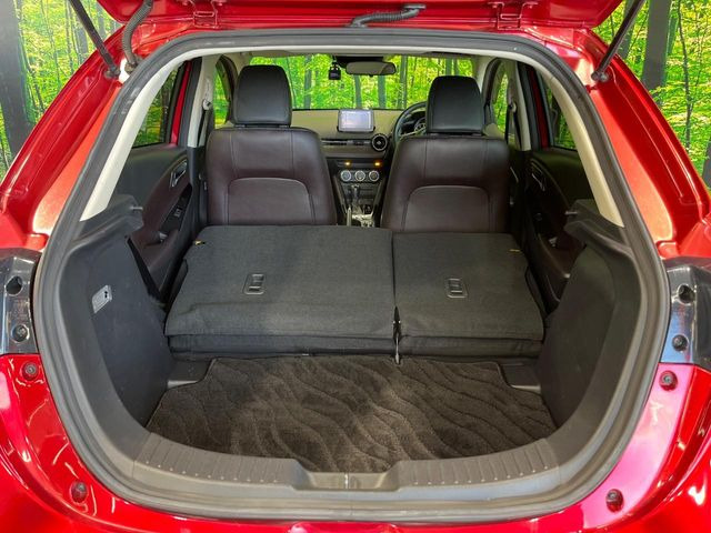 ���i�̂���������ʋ΁A���}���ɏ\���ȉ׎��X�y�[�X���m�ۂ��Ă���܂��B�Z�J���h�V�[�g��|���ƁA�傫�ȉו��̐ύڂ��\�ł���