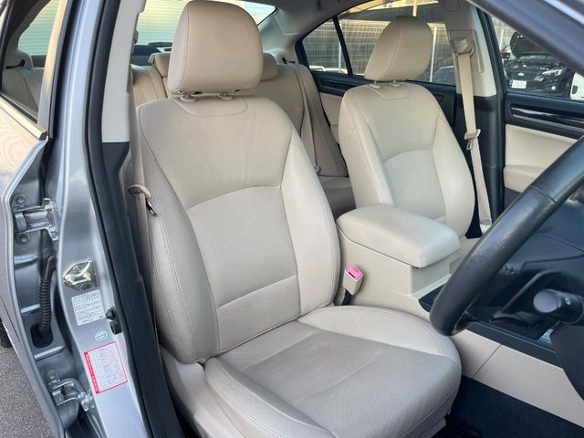 【アイボリーレザーシート】デザイン性が高く、高級感のある革シート。常に体に触れる部分だから、座り心地の良さにはこだわりたいですね♪汚れの付着や劣化を抑制する内装コーティング施工もおススメですよ♪