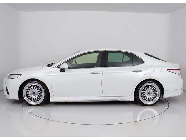 ローダウンがされているお車です!スポーティーな雰囲気がとてもカッコイイです!その他、各社エアロ取り付けやアルミホイール交換などのカスタマイズも可能となっております!!