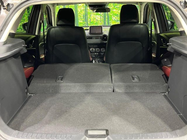 ���i�̂���������ʋ΁A���}���ɏ\���ȉ׎��X�y�[�X���m�ۂ��Ă���܂��B�Z�J���h�V�[�g��|���ƁA�傫�ȉו��̐ύڂ��\�ł���