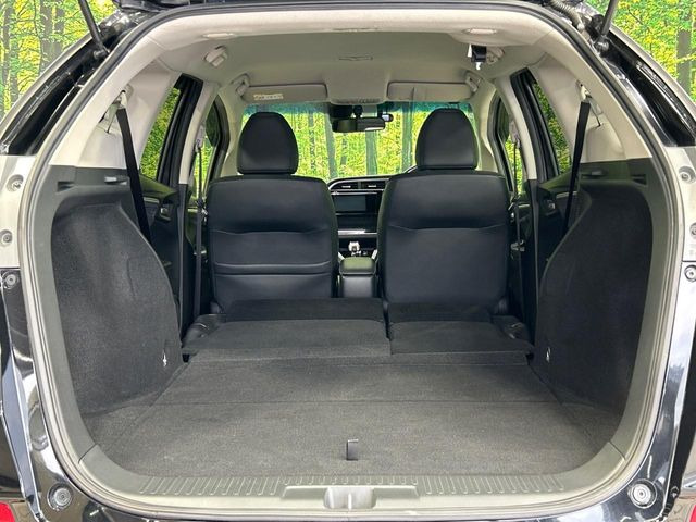 ���i�̂���������ʋ΁A���}���ɏ\���ȉ׎��X�y�[�X���m�ۂ��Ă���܂��B�Z�J���h�V�[�g��|���ƁA�傫�ȉו��̐ύڂ��\�ł���