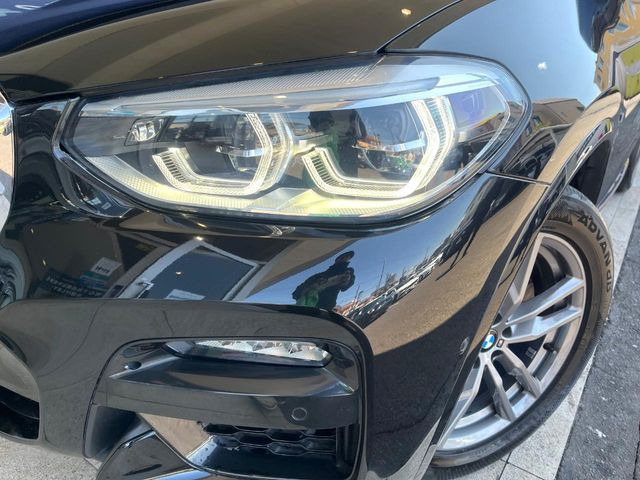 ●LEDヘッドライト:夜間走行時も良好な視界を確保し安心して運転できる高輝度LEDヘッドライトを装備!点灯速度が早く、消費電力も抑えられています。