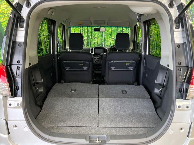 普段のお買い物や通勤、送迎等に十分な荷室スペースを確保しております。セカンドシートを倒すと、大きな荷物の積載も可能です♪