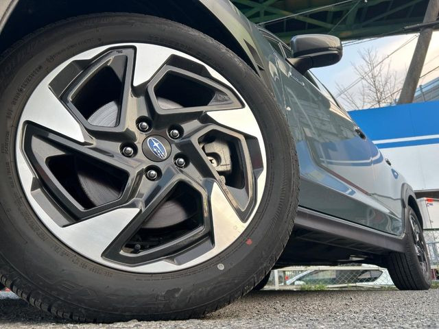 �y����18�C���`�A���~�z�C�[���z�O�ςɃ}�b�`���������A���~�z�C�[���𑕒����Ă���܂��B�e��ЊO�A���~�z�C�[����A�X�^�b�h���X�^�C�����戵�����Ă���܂��B���񂲑��k����������