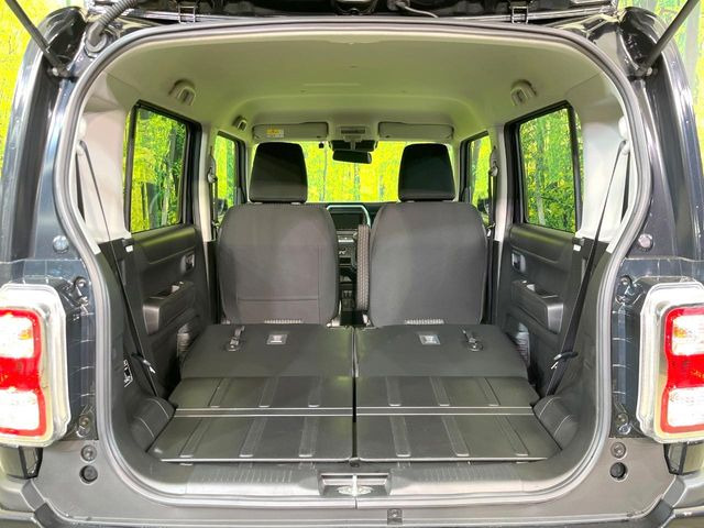 後席を格納すると、これだけの広さが!シーンに合わせたシートアレンジで、大きな荷物も積むことが出来ます♪