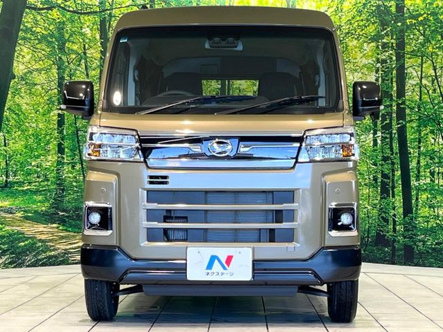 弊社では、全車『修復歴なし』のお車のみ取り扱っております。専任バイヤーによる厳選した仕入れの後、入庫後の車両チェックを行い、ネクステージが認定した高品質な中古車をご提供しております。