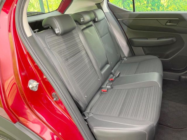 後部座席も気になるようなキズ・汚れやへたり等、大きなダメージはなく、良好な状態です。