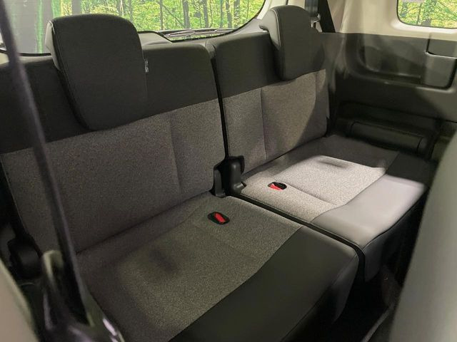 3列目シートはもちろん状態良好☆大人でもゆったりと座って頂けますので、大人数でのお出かけもラクラクです♪ご家族で、気の知れた仲間で、ドライブに行くのが楽しみですね♪