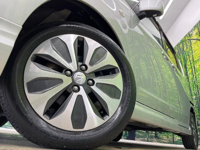 【純正15インチアルミホイール】外観にマッチした純正アルミホイールを装着しております。各種社外アルミホイールや、スタッドレスタイヤも取扱いしております。是非ご相談ください♪