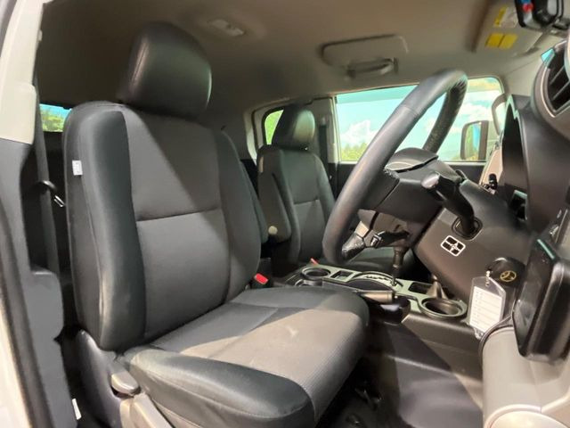 運転席シート廻りは使用感も少なく、良好な状態となっています。丁寧に使われていたことがよくわかりますね。