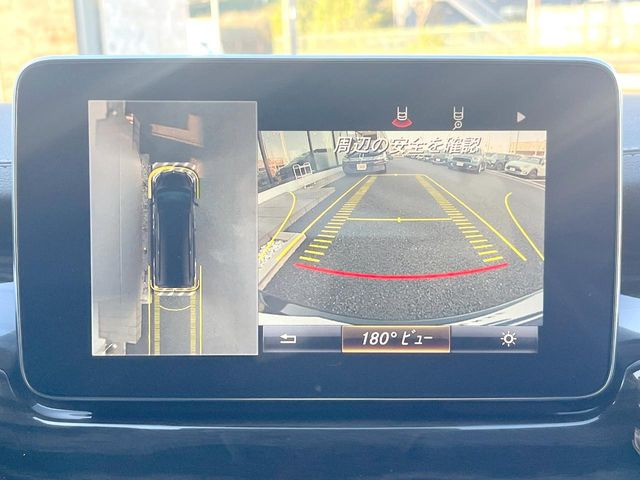 ●パノラミックビューモニター:専用のカメラにより、上から見下ろしたような視点で360度クルマの周囲を確認することができます☆死角部分も確認しやすく、狭い場所での切り返しや駐車もスムーズに行えます。