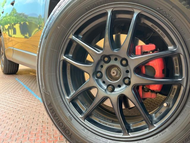 �y17�C���`�A���~�z�C�[���z�O�ςɃ}�b�`�����A���~�z�C�[���𑕒����Ă���܂��B�e��A���~�z�C�[����A�X�^�b�h���X�^�C�����戵�����Ă���܂��B���񂲑��k����������