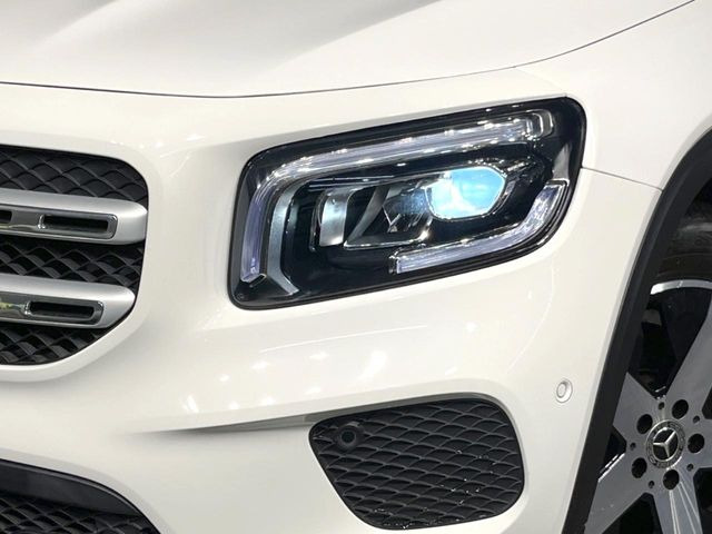 ●LEDヘッドライト:夜間走行時も良好な視界を確保し安心して運転できる高輝度LEDヘッドライトを装備!点灯速度が早く、消費電力も抑えられています。