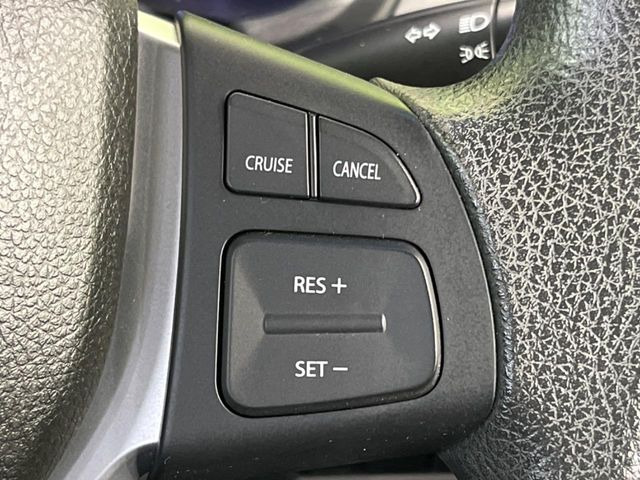 【クルーズコントロール】高速道路もラクラク走行。アクセルを離しても一定速度で走行ができ、長距離運転時の負担を軽減!加速・減速も簡単なスイッチ操作で調整できます。