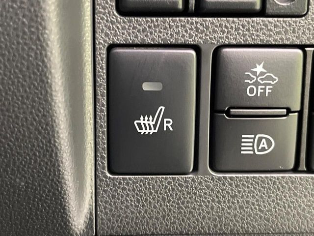 【シートヒーター】寒い日に重宝するシートヒーター!エアコンより早く温まってくれるので寒がりの人も安心ですね♪エアコンの温風は乾燥するから苦手、という方にもをおすすめです。