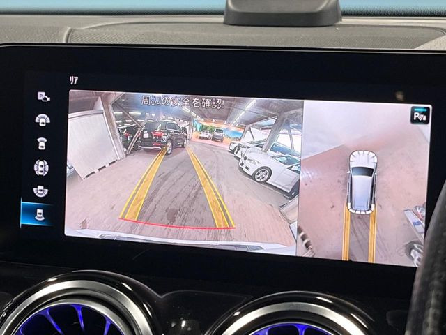 ●パノラミックビューモニター:専用のカメラにより、上から見下ろしたような視点で360度クルマの周囲を確認することができます☆死角部分も確認しやすく、狭い場所での切り返しや駐車もスムーズに行えます。