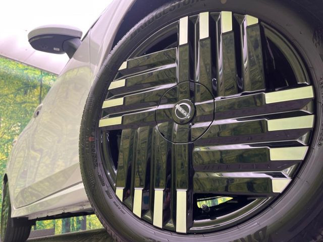 �y����17�C���`�A���~�z�C�[���z�O�ςɃ}�b�`���������A���~�z�C�[���𑕒����Ă���܂��B�e��ЊO�A���~�z�C�[����A�X�^�b�h���X�^�C�����戵�����Ă���܂��B���񂲑��k����������