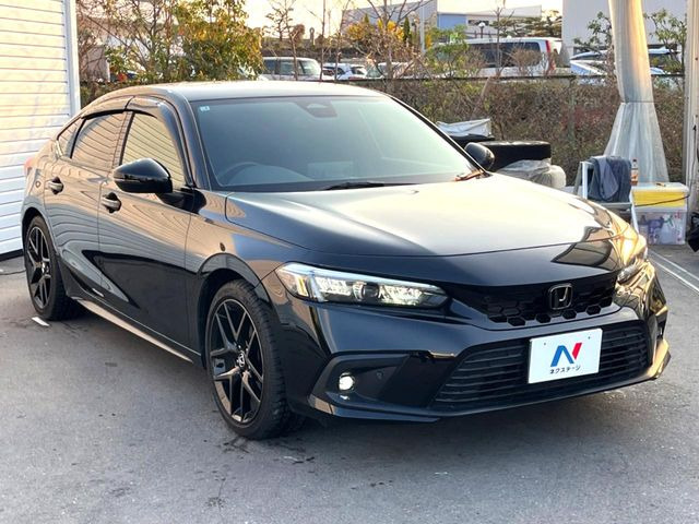 高透明度のガラス皮膜で撥水はもちろん、上質なツヤ・光沢を実現。紫外線や酸性雨から大切な愛車を保護し、色あせ・劣化を防止。「弾スプラッシュコート」、「弾プリミッサコート」からお選びいただけます。