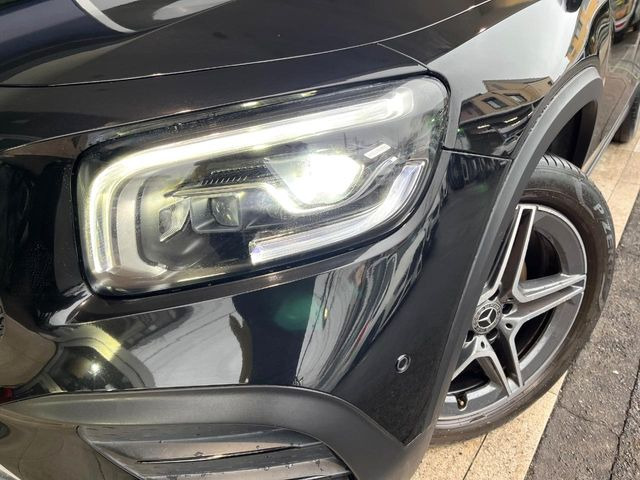 ●LEDヘッドライト:高寿命LEDヘッドライトで、安全運転を支える良好な視界を!