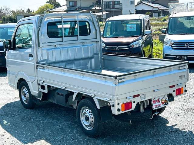 ���X�ł͌y�����Ԃ��畁�ʎԂ܂ŕ��L���I�[�����[�J�[�̎Ԏ�E�F�E�O���[�h��L�x�ɑ����Ă���܂��B