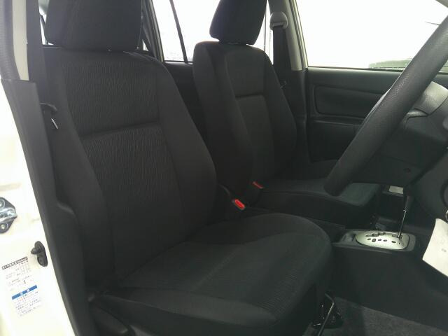 フロントシートも状態良好ですよ。大きな汚れもなく、安心です。座り心地もいいですよ。