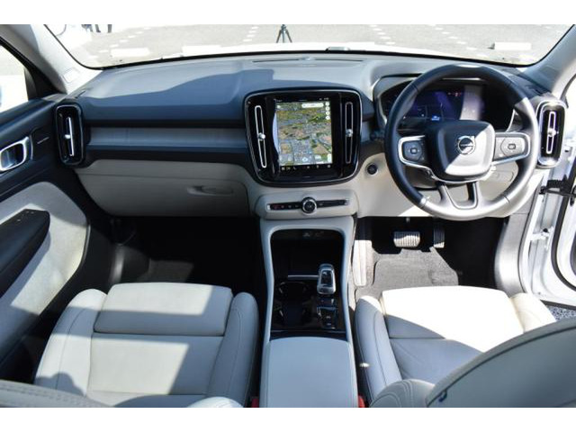 XC40ウルトラ B4 AWD 4WD