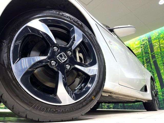 【純正15インチアルミホイール】外観にマッチした純正アルミホイールを装着しております。各種社外アルミホイールや、スタッドレスタイヤも取扱いしております。是非ご相談ください♪