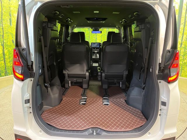 ���i�̂���������ʋ΁A���}���ɏ\���ȉ׎��X�y�[�X���m�ۂ��Ă���܂��B�Z�J���h�V�[�g��|���ƁA�傫�ȉו��̐ύڂ��\�ł���