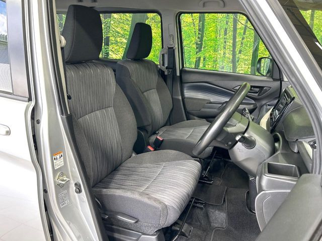 運転席シート廻りは使用感も少なく、良好な状態となっています。丁寧に使われていたことがよくわかりますね。