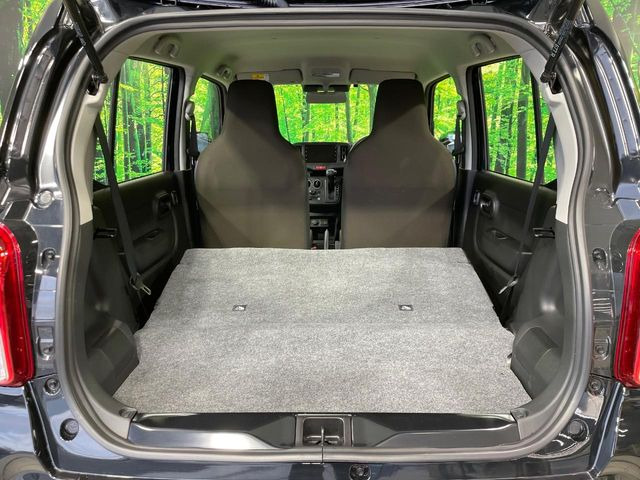 ���i�̂���������ʋ΁A���}���ɏ\���ȉ׎��X�y�[�X���m�ۂ��Ă���܂��B�Z�J���h�V�[�g��|���ƁA�傫�ȉו��̐ύڂ��\�ł���