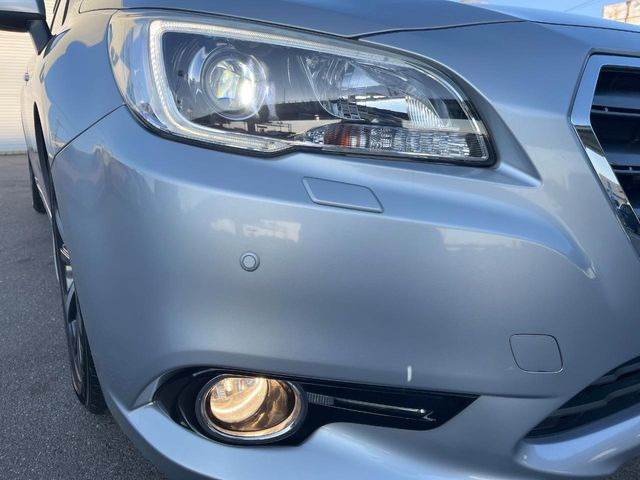 【ダブルファンクションターンランプ付きLEDヘッドライト】人気上昇中のダブルファンクションターンランプを装備!ウィンカーとデイライト&車幅灯を兼用し、特別感のあるエクステリアを演出します。