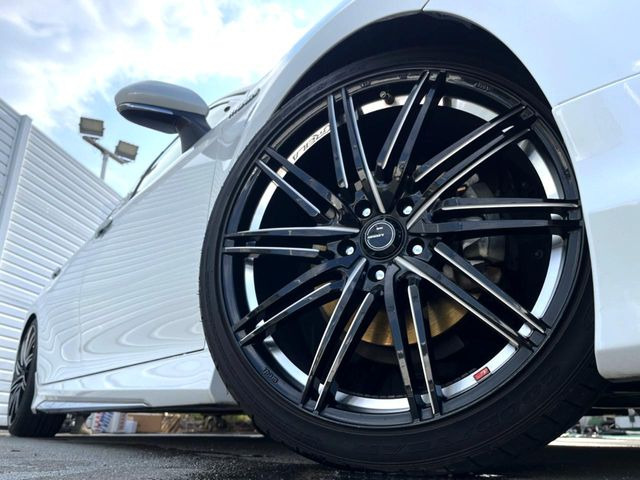 �y20�C���`�A���~�z�C�[���z�O�ςɃ}�b�`�����A���~�z�C�[���𑕒����Ă���܂��B�e��A���~�z�C�[����A�X�^�b�h���X�^�C�����戵�����Ă���܂��B���񂲑��k����������