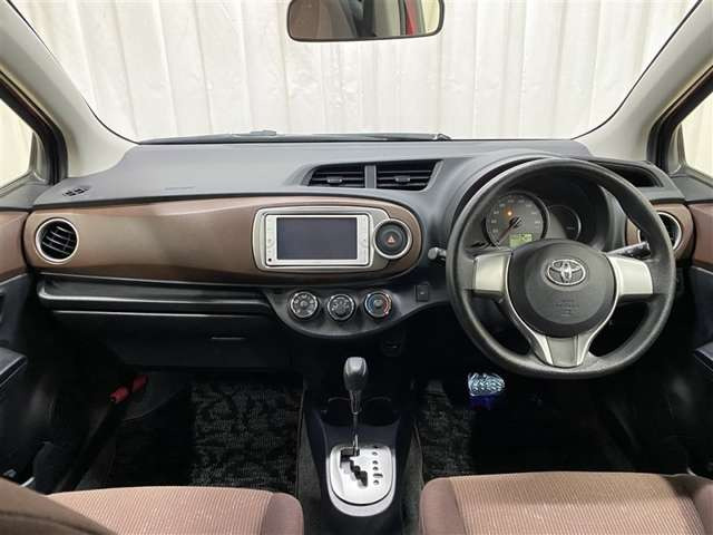 ヴィッツ1.3 ジュエラ 4WD