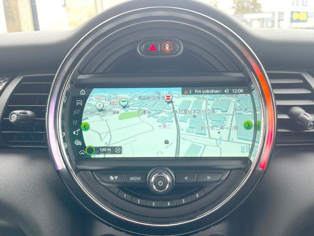 �������i�r:��̊��̂���i�r�́A����������ԓ������o���Ă���܂��B�I�[�f�B�I�@�\���[�����Ă���܂��̂ŁA�^�]�����y���߂܂���