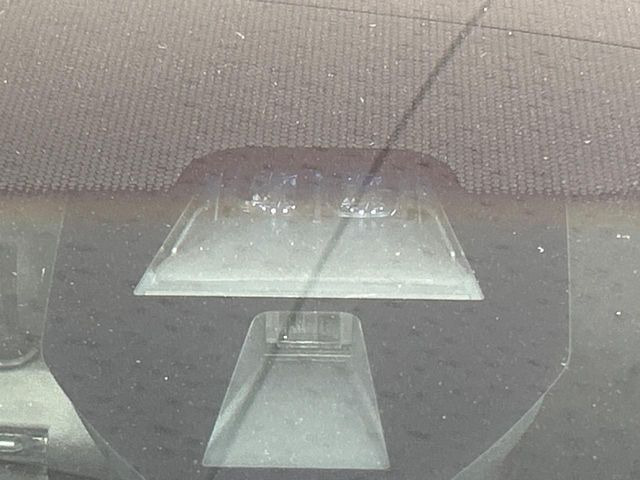 �y�z���_�Z���V���O�z���s���ɑO���̎ԗ�����F�����A�Փ˂������Ȏ��͌x��ƃu���[�L�ŏՓˉ���Ɣ�Q�y�����A�V�X�g�B�����S�Ƀh���C�u�����y���݂��������܂��B