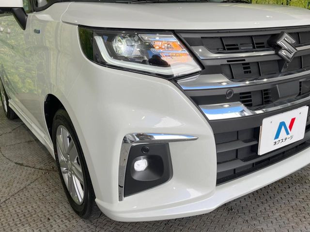 【LEDヘッドライト】悪天候や夜間走行時も良好な視界を確保し安心して運転できる高輝度LEDヘッドライトを装備!点灯速度が早く、消費電力も抑えられています。