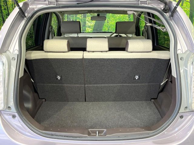 ���i�̂���������ʋ΁A���}���ɏ\���ȉ׎��X�y�[�X���m�ۂ��Ă���܂��B�Z�J���h�V�[�g��|���ƁA�傫�ȉו��̐ύڂ��\�ł���