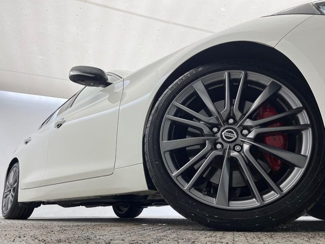 �y����19�C���`�A���~�z�C�[���z�O�ςɃ}�b�`���������A���~�z�C�[���𑕒����Ă���܂��B�e��ЊO�A���~�z�C�[����A�X�^�b�h���X�^�C�����戵�����Ă���܂��B���񂲑��k����������