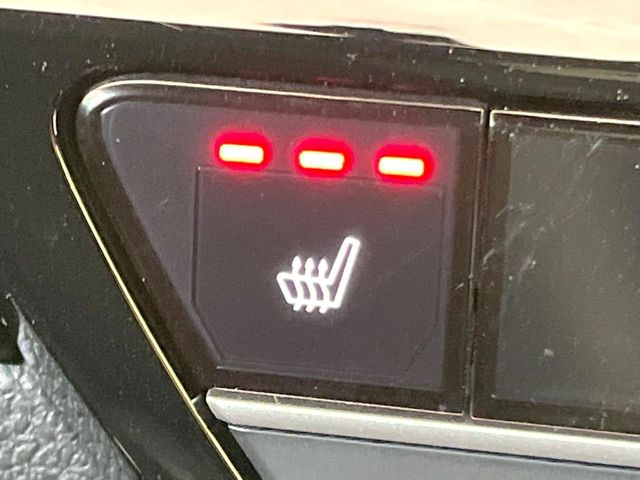 【シートヒーター】寒い日に重宝するシートヒーター!エアコンより早く温まってくれるので寒がりの人も安心ですね♪エアコンの温風は乾燥するから苦手、という方にもをおすすめです。