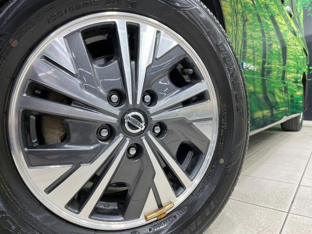 �y����15�C���`�A���~�z�C�[���z�O�ςɃ}�b�`���������A���~�z�C�[���𑕒����Ă���܂��B�e��ЊO�A���~�z�C�[����A�X�^�b�h���X�^�C�����戵�����Ă���܂��B���񂲑��k����������