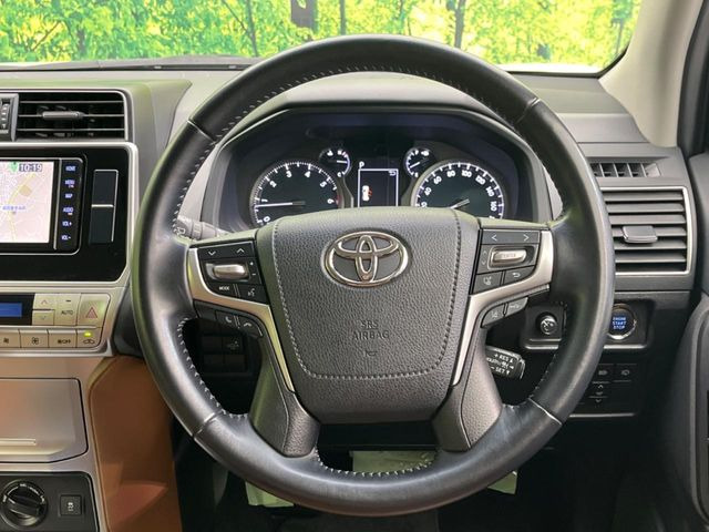 �y�����v�����X�e�A�����O�z�㎿�Ȋv���g�p���邱�ƂŁA��ɂ����������݂ƂĂ��^�]���₷���n���h���ł���