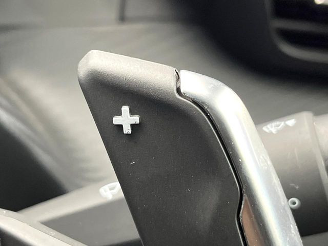 ●ステアリングパドルシフト:クイックなシフト操作が可能!レスポンスが高く、あなたのギア変速にしっかりとついてきてくれます!お車と一体となれる装備です。