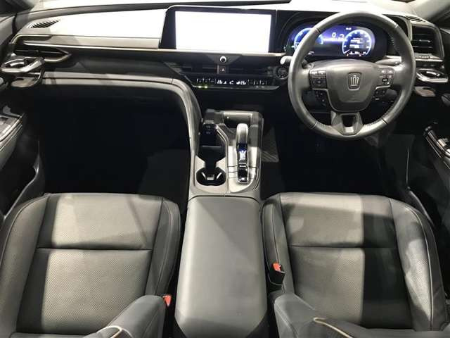 クラウンクロスオーバー2.5 G アドバンスト レザー パッケージ E-Four 4WD