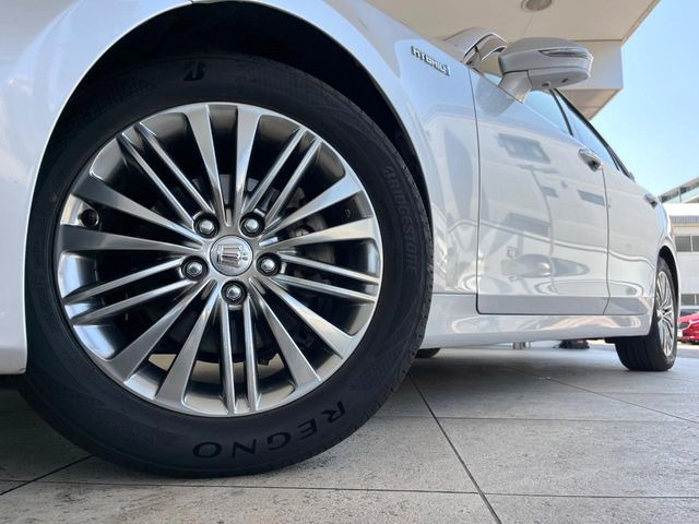 �y����17�C���`�A���~�z�C�[���z�O�ςɃ}�b�`���������A���~�z�C�[���𑕒����Ă���܂��B�e��ЊO�A���~�z�C�[����A�X�^�b�h���X�^�C�����戵�����Ă���܂��B���񂲑��k����������