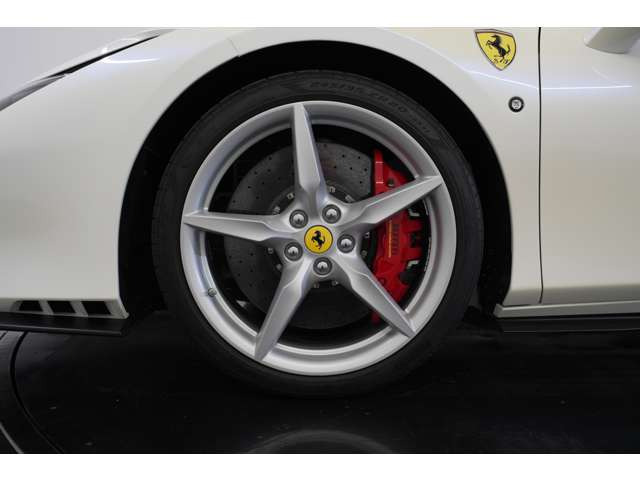 �}�b�g�O���[�W���R���T�b��������20�C���`�J�[�{���t�@�C�o�[�z�C�[���ł��B