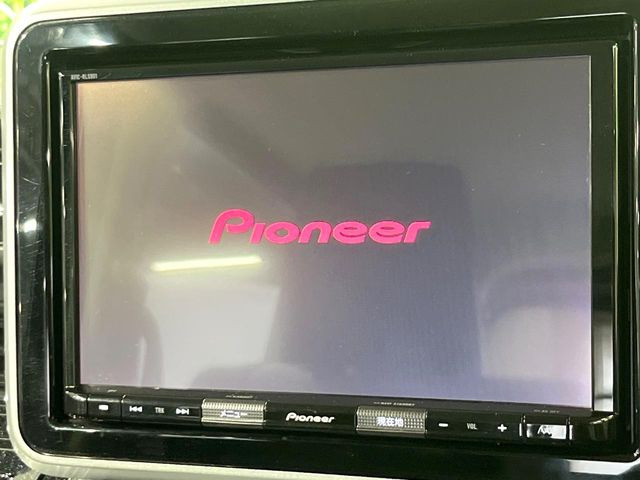 �y���[�J�[����8�C���`�i�r�z�C���e���A�ɗn�����ރX�^�C���b�V���ȁu��p�݌v�v���[�J�[�i�r�𑕔��􎋔F���⑀�쐫�ȂǊ�{���\�ɂ��D��A���㎿�ȃJ�[���C�t�����y���݂��������܂��B