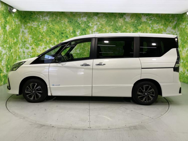 セレナ1.2 e-POWER ハイウェイスターV アーバンクロム