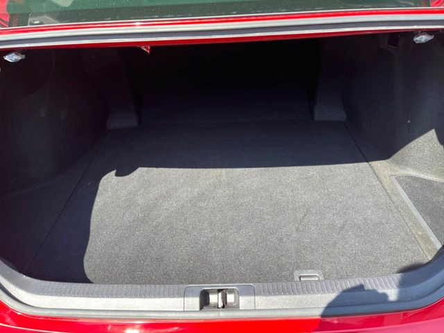 ���i�̂���������ʋ΁A���}���ɏ\���ȉ׎��X�y�[�X���m�ۂ��Ă���܂��B