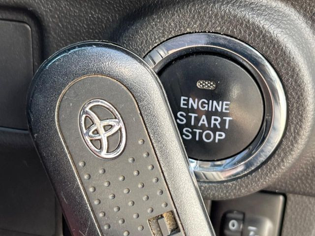 �y�X�}�[�g�L�[�z�J�o����|�P�b�g�ɓ��ꂽ�܂܂ł��h�A�̎{���E�������\�ȃX�}�[�g�L�[�𑕔��B�G���W���̃I���E�I�t�����J�M�����o���K�v����������Ƃ��Ă��֗��ł���